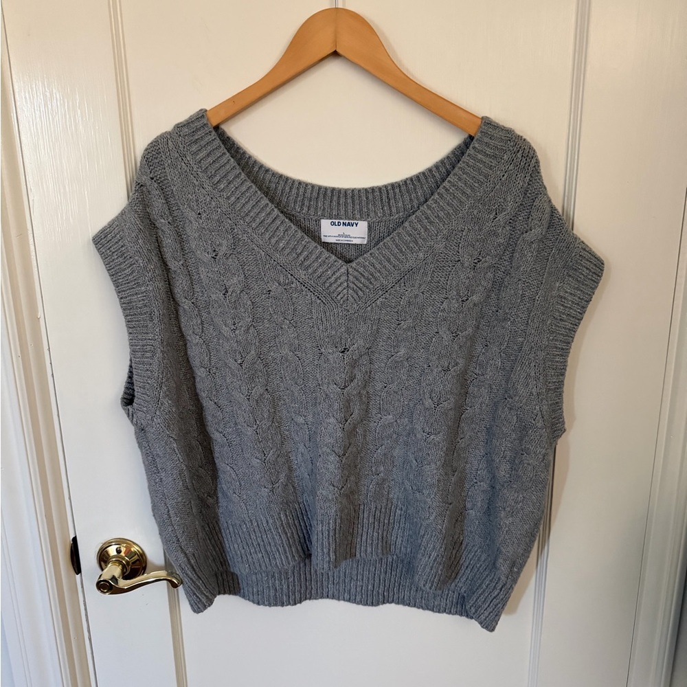 Old Navy V-Neck Gray Sweater Vest